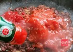 Illustration of how to make spaghetti (long noodles with red wine meat sauce) 8