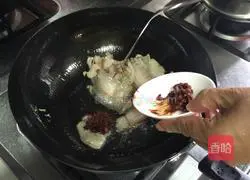 Illustration of how to make twice-cooked pork with garlic sprouts 6