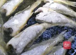 Illustration of how to make pan-fried crispy fish 7