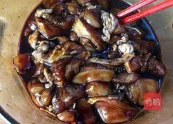 Illustration of how to make steamed chicken with mushrooms 4