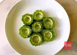 Bitter melon, pickled cabbage and pork ribs soup recipe 4