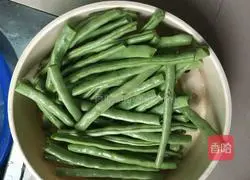 Stir-fried green beans and minced meat Illustration of how to do it 1