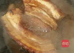 Illustration of how to cook braised pork with oily meat 10