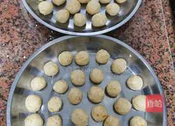 It is so simple to make pumpkin balls with sesame seeds in every bite.Illustration 6