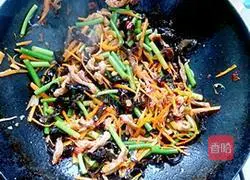 Garlic moss Illustration of how to make fish-flavored shredded pork 11