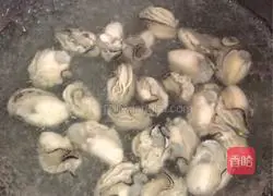 Cantonese style - fried oysters with garlic sprouts illustration 2