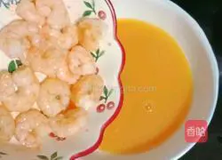 Illustration of how to make scrambled eggs with shrimps 10