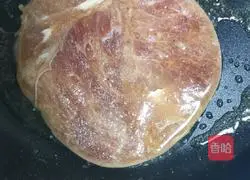 Illustration of how to make black pepper steak pasta 7