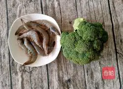 Illustration of how to make fried shrimps with broccoli 1