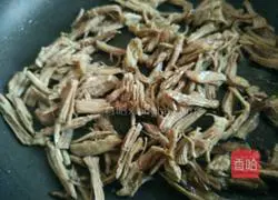 Illustration of how to stir-fry shredded beef 4