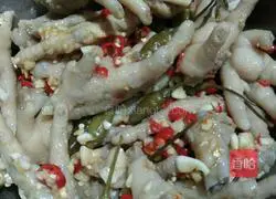 Illustration of how to make chicken feet with garlic and pickled pepper 7