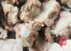 Illustration of how to make fried rice cakes with spareribs 6