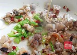 Explode Illustration of how to make fried squid neck 8