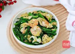 Illustration of how to make stir-fried leeks with shrimps and eggs 11