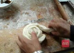 Illustration of how to make hand-torn biscuits 5