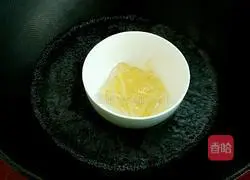 Illustration of how to make six-inch strawberry mousse 5