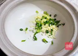 Illustration of how to make shrimp vermicelli pot 5
