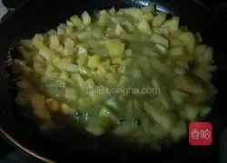 Illustration of how to make leaf-shaped apple pie 4