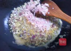 Illustration of how to make bacon mashed potatoes 8