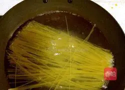 Illustration of how to make black pepper chicken breast pasta 1