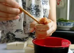 Illustration of how to make Hakka Yong Tofu 9