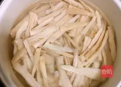 Illustration of how to make Bamboo Shoots and Taro Chicken (roast chicken) 10