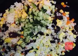 Illustration of how to make preserved assorted fried rice 10