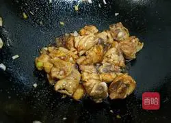 Illustration of braised taro chicken 8