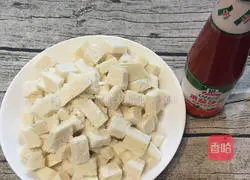 Illustration of how to make diced tomato sauce steamed buns 1