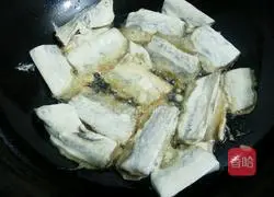 Illustration of how to make dry fried hairtail 6