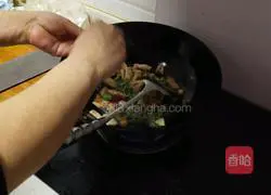 Stir-fried Wasps with Meat Illustration of how to make dishes 6