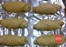 Illustration of how to make ham bread rolls 13