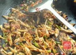 Illustration of how to make fish-flavored shredded pork 11