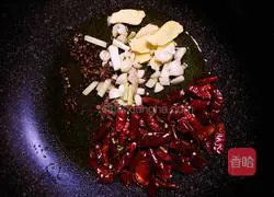 Illustration of how to make spicy diced chicken 7