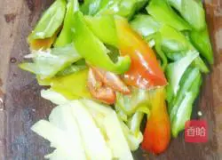 Illustration of how to make pickled pepper beef 5