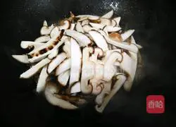  Illustration of how to stir-fry pork loin with mushroom slices 12