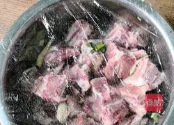 Illustration of how to cook ribs and potatoes stewed 5