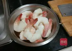 Illustration of how to make Kung Pao Shrimp Balls 1