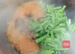 Illustration of how to make fried rice cakes with spareribs 13