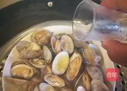 Illustration of how to cook clams steamed with sake 5