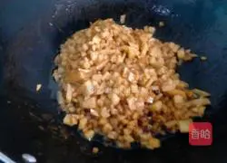 Illustration of how to make dry tofu rolls with mashed potatoes 4