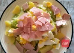 Illustration of how to make vegetable, egg and ham salad salad 6