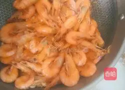 Illustration of braised shrimp in oil 6