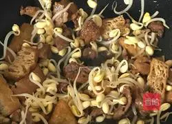 Illustration of how to make stir-fried bean sprouts with meat (no onion, ginger and garlic version) 7