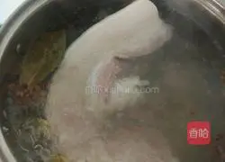 Illustration of how to make twice-cooked pork with hot pepper 2