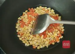 Illustration of how to make salt and pepper corn kernels 3