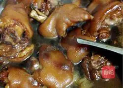 Illustration of how to make rock sugar pig's trotters 11