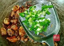 Ginger shreds Illustration of how to cook duck meat 8