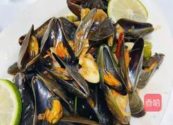 Illustration of how to stir-fry sea melon seeds 11