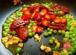 Illustration of how to make pasta (anchovy and tomato dried butterfly noodles) 9